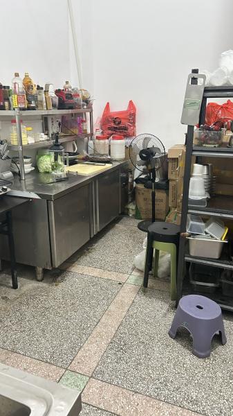 轻食店铺转让，由于本人家庭原因，小孩要上小学，没人帮带，忍痛将盈利中的店铺转让，…