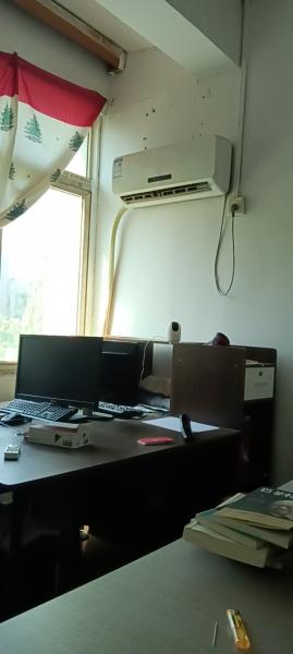 由于公司倒闭，现所有设配低价出售，办公桌，办公椅，电脑，空调，电扇。…