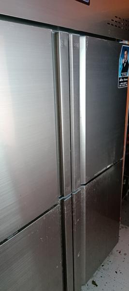 厨房用四门冰柜，只用了三个月，原价一万多的双门立式保鲜柜，质量超好。建特低价处理…