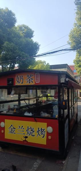 移动餐车,四轮餐车,7到8成新,联系电话:182****8222