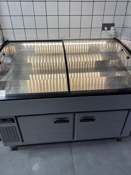 金达利1.5米双温阶梯展示柜，上冷藏，下冷冻，基本未使用