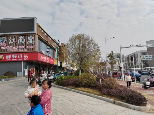 【转让】高安瑞阳新区九小对面黄金位置店铺!135平
位置位于德清小学和体育公园十字路…