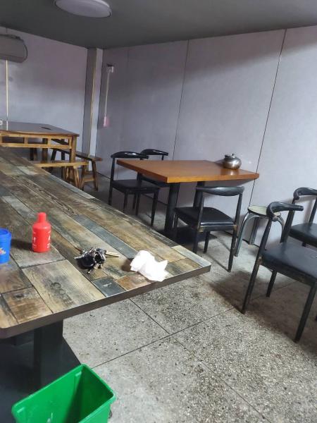 转让:因本人另有发展,现将位于碧落路老高安中学旁饭店转让,位置优越接手即可盈利,…