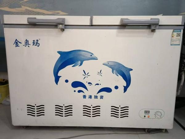 本人有一台既可冷藏冷冻双用的通体冰柜机,现低价出售,需要的可来电咨询…