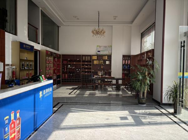主要工作内容负责仓库及门店货物数量,和业务员对好账目,并电脑做账,工作相当轻松简…