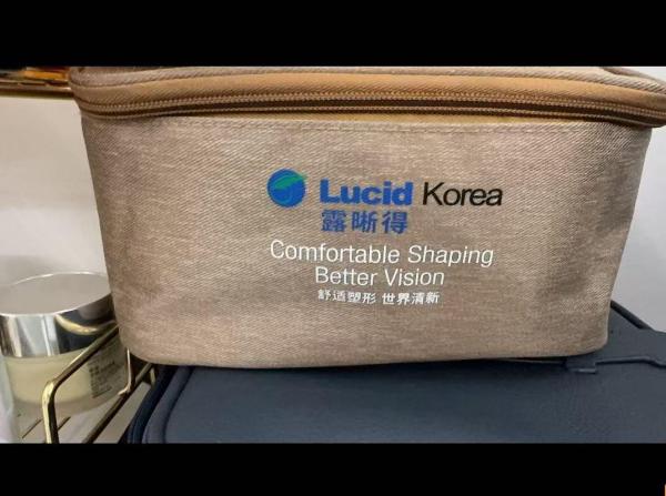 有哪位朋友捡到这样的袋子么,里面有隐形眼镜和护理液。如有拾到者请联系我,必有重谢…